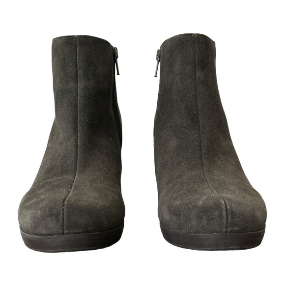 La CANADIENNE Gray Suede Heeled‎ Bootie Leather Ankle Boot Winter Boot Size 9 - Picture 3 of 7